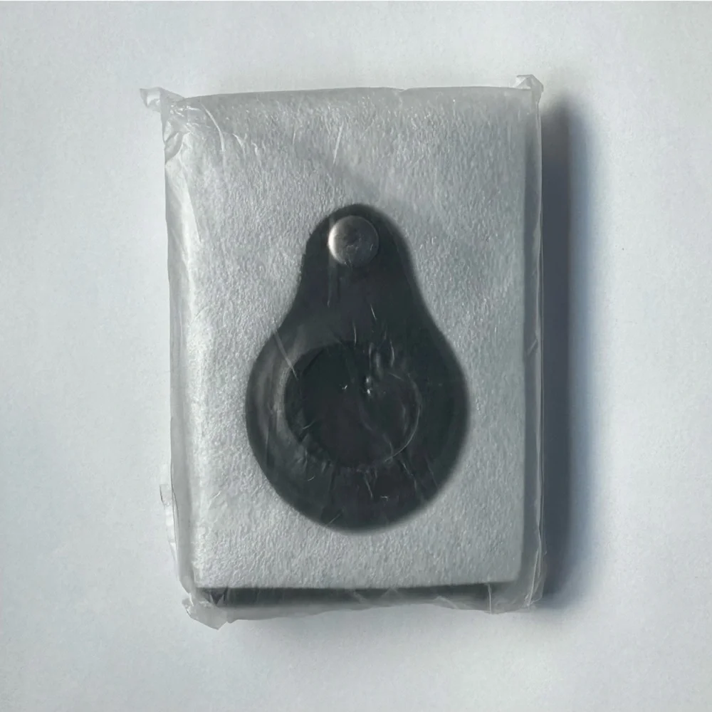 SOLD Compact AirTag wallet - Picture 5 of 5
